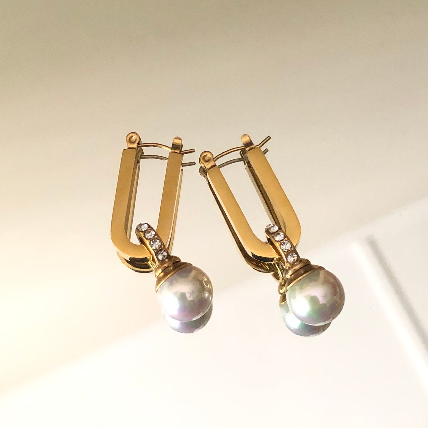 UNA PEARL DROP U SHAPED HOOPS
