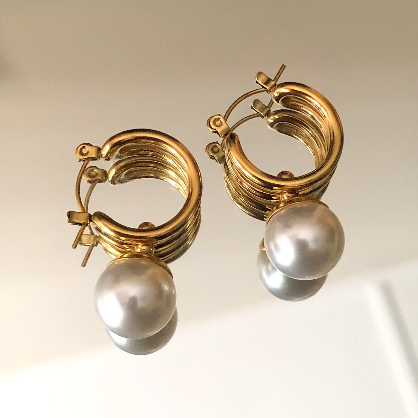 AVA PEARL HOOPS