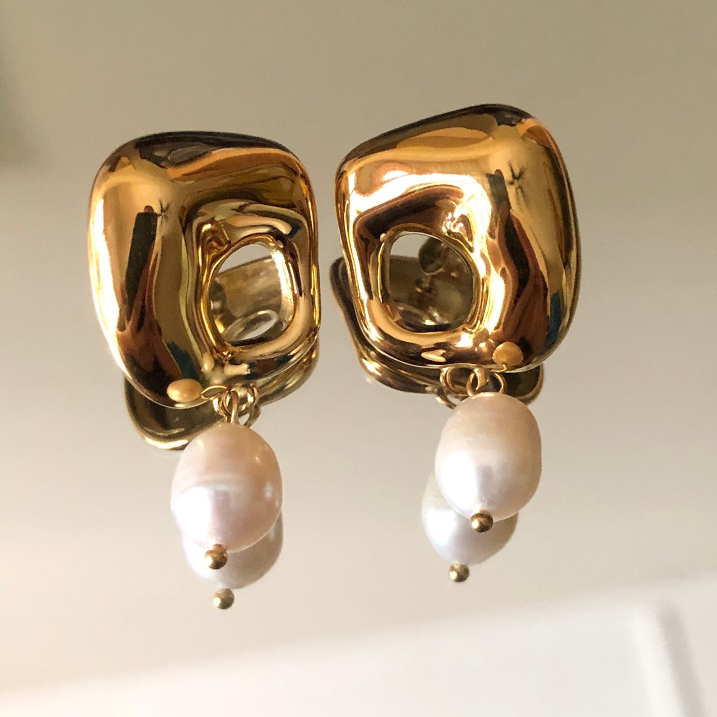 THEA PEARL EARRINGS
