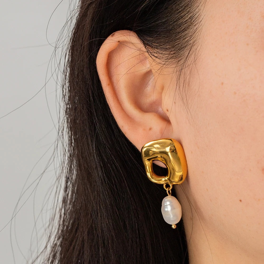 THEA PEARL EARRINGS