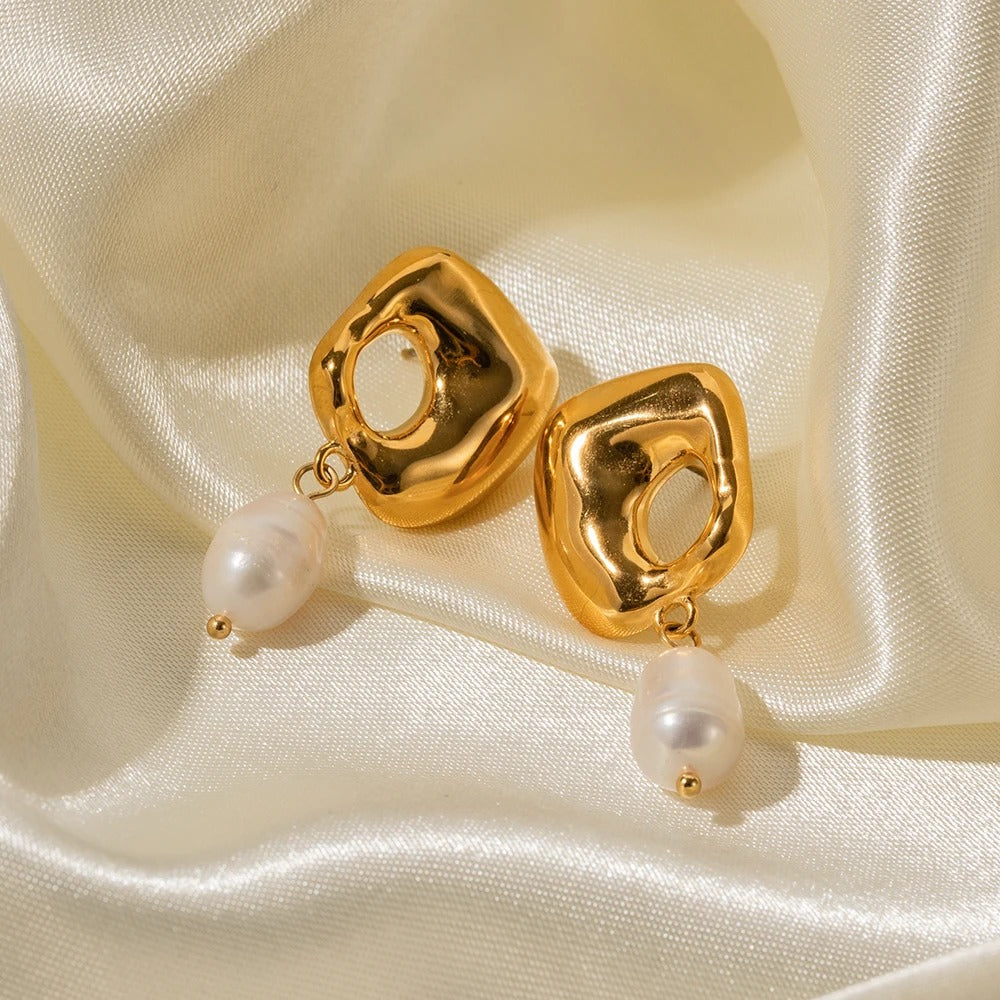THEA PEARL EARRINGS