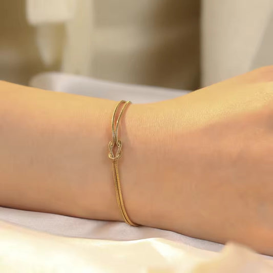KNOT BRACELET